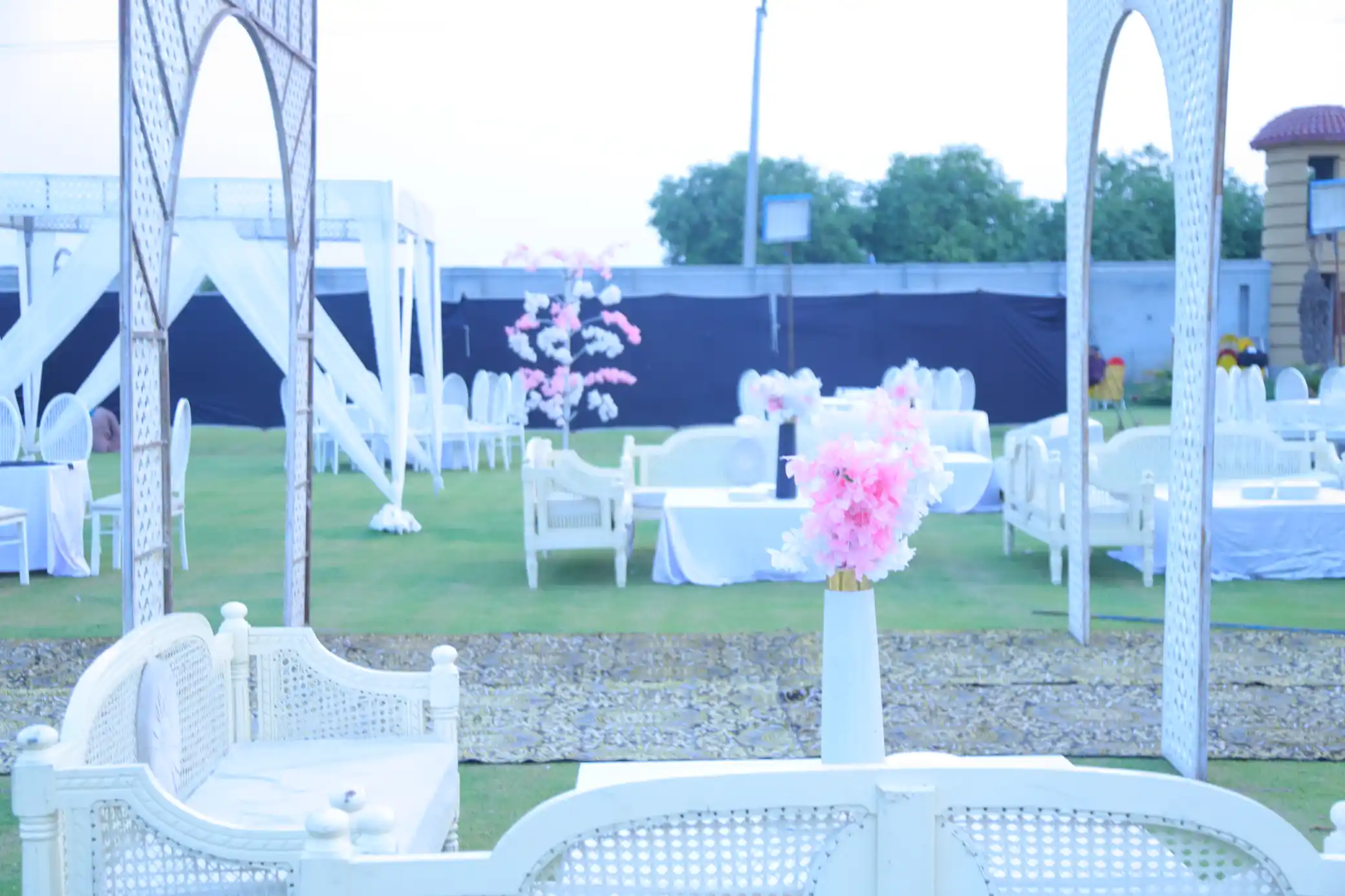 White seating arrangement on the event lawn at Green Meadows Farm